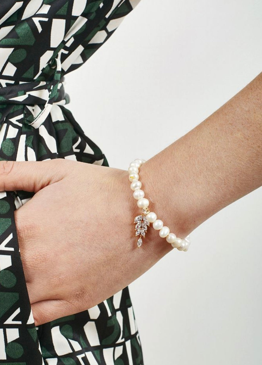 Ivory Freshwater Pearl Diva Crystal Leaf Bracelet - Isabel’s Retro & Vintage Clothing